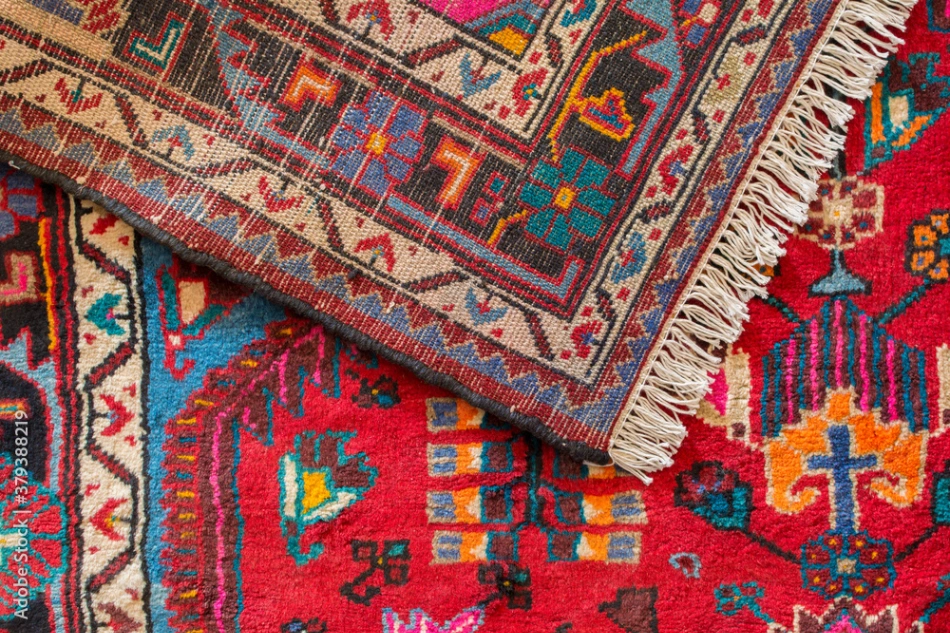 How to Tell If a Rug is Handmade: 7 Things to to Look For